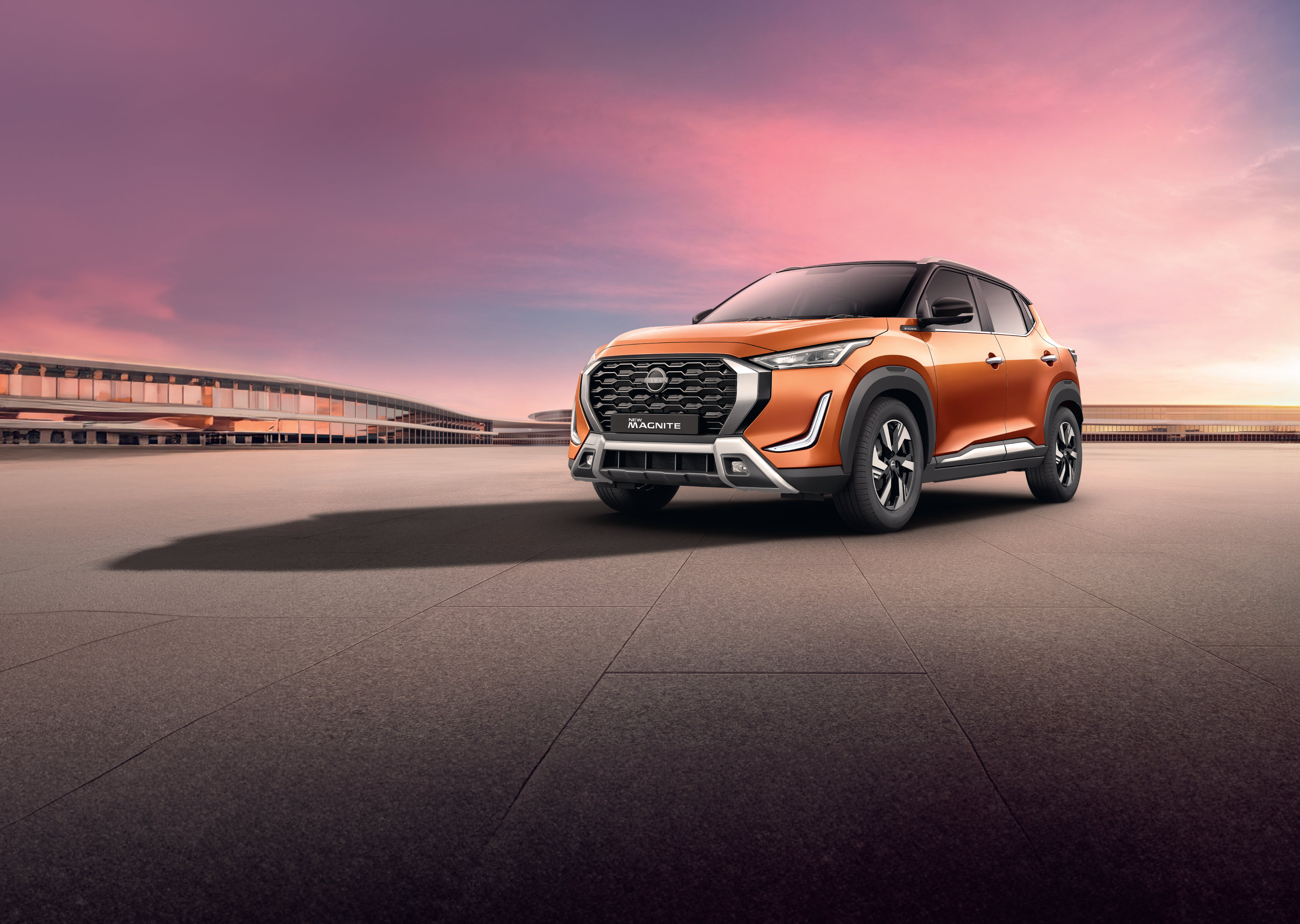 Nissan Magnite в оранжевом цвете, вид спереди справа